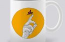 Сутрешната чаша кафе или чай става още по-приятна, с дизайнерската ни керамична чаша с щампа Кацнала пеперуда.