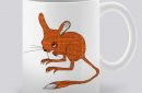 Сутрешната чаша кафе или чай става още по-приятна, с дизайнерската ни керамична чаша с щампа Оранжева мишка.