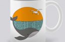Сутрешната чаша кафе или чай става още по-приятна, с дизайнерската ни керамична чаша с щампа Синьо лято.